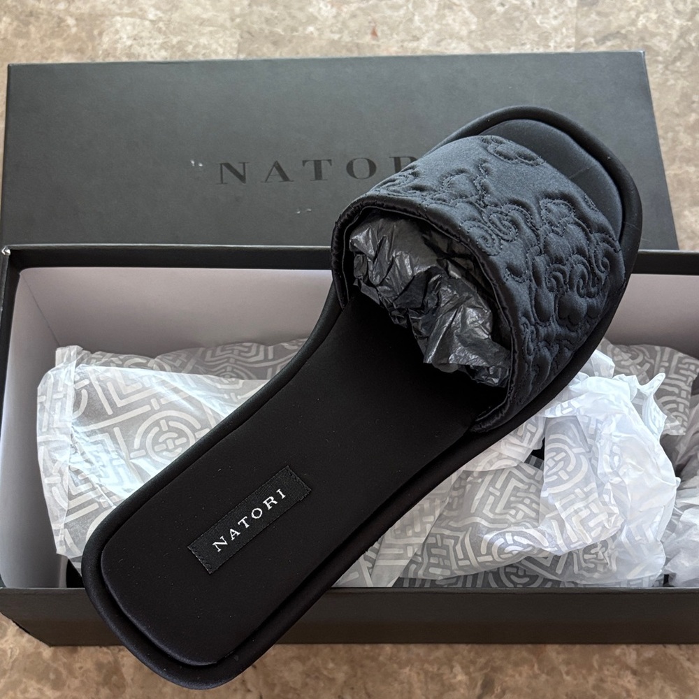 Natori Elegant Black Women's Slippers